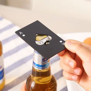 Gift &amp; more - מתנות לאנשים שאוהבים גאדג'טים פותחן בירה בצורת קלף