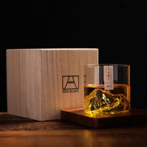Gift &amp; more - מתנות לאנשים שאוהבים לבית כוס זכוכית לוויסקי עם קופסת עץ למתנה 